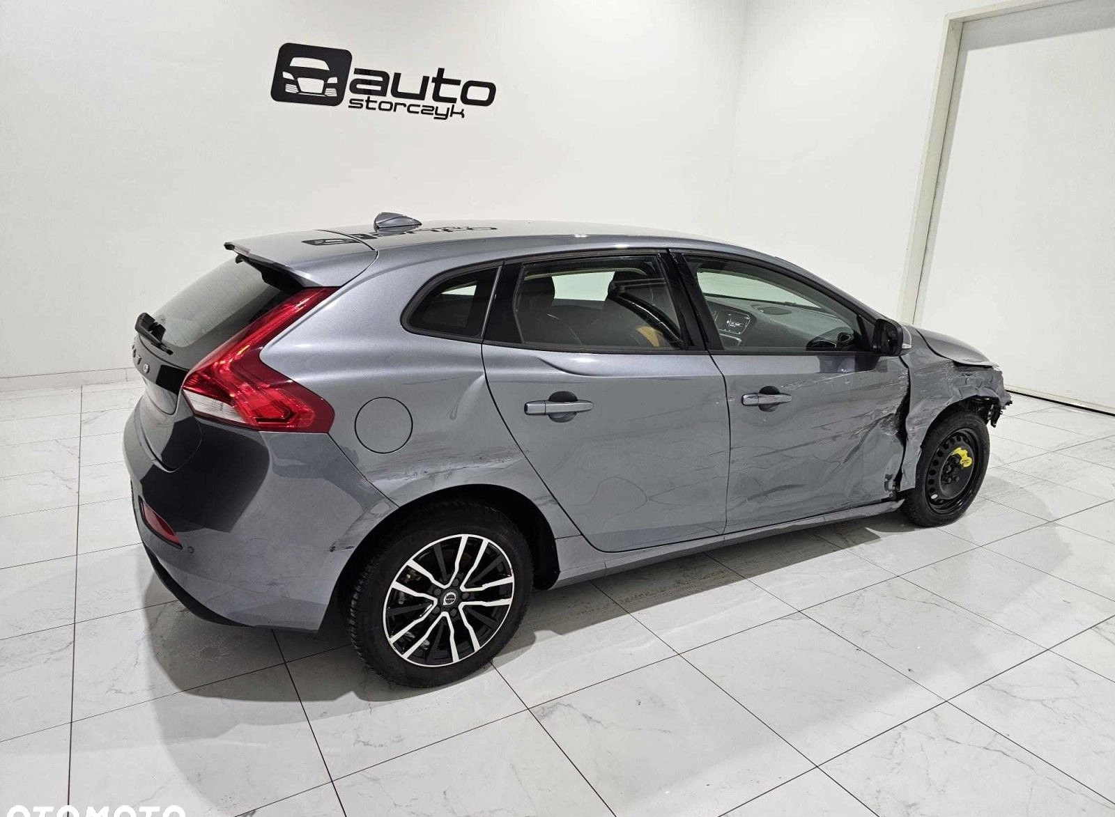 Volvo V40 cena 35700 przebieg: 143829, rok produkcji 2018 z Dobrodzień małe 154